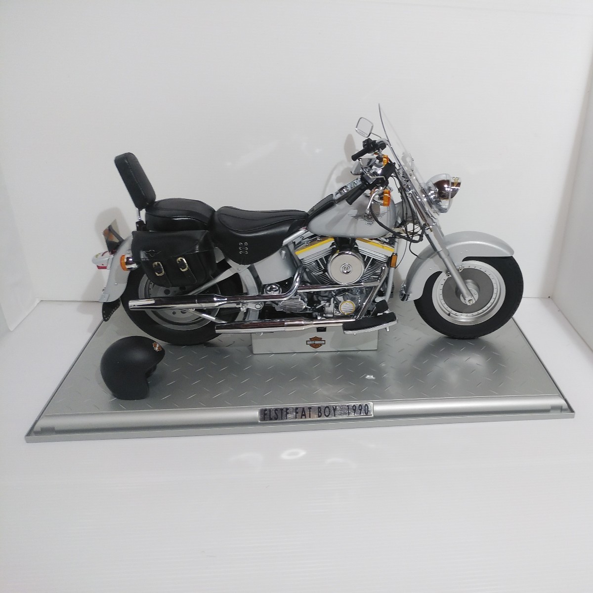 デアゴスティーニ週刊ハーレーダビッドソン1/4ファットボーイ完成品