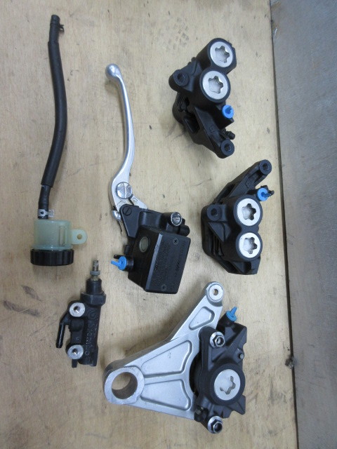 XJR1300 純正リアキャリパーと純正リアブレーキマスター XJR1300 純正