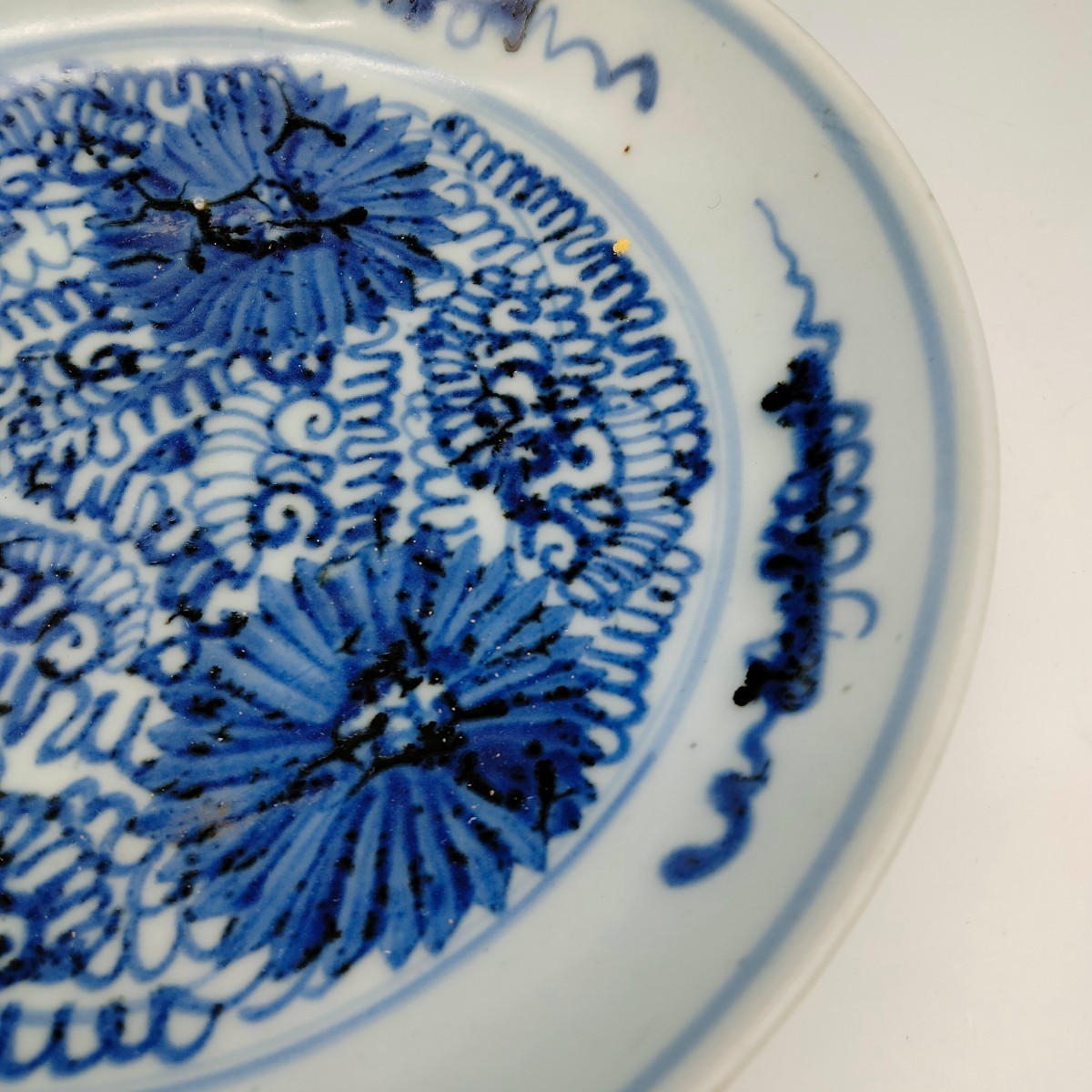 中国　明時代　染付花卉昆虫紋皿3点　送料込み0201 呉須染付鳳凰に花文大皿 中国明時代末頃 漳州窯作 | 古美術ささき