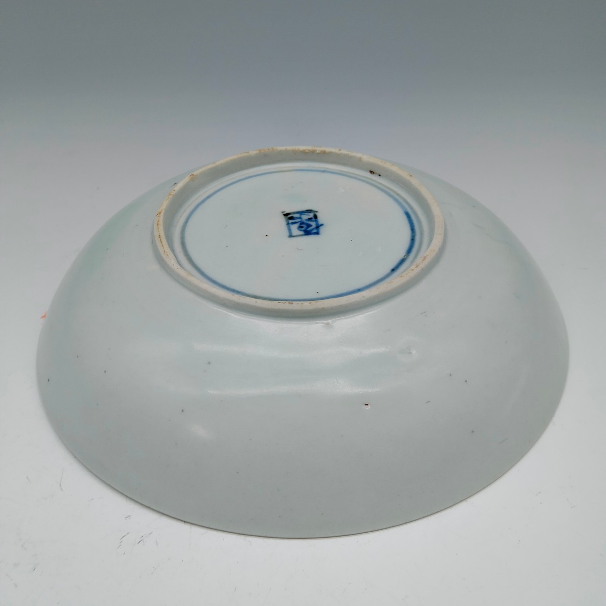 旭】明時代 染付菊花紋皿 H4.2cm，D19cm，344g 有田焼 | 深川製