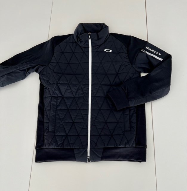 オークリー　ＯＡＫＬＥＹ　ＨＹＢＲＩＤ　ＰＵＦＦ　ＦＬＥＥＣＥ　５．０　ＦＯＡ４０４２５０　(ＢＬＡＣＫＯＵＴ)　Ｍ