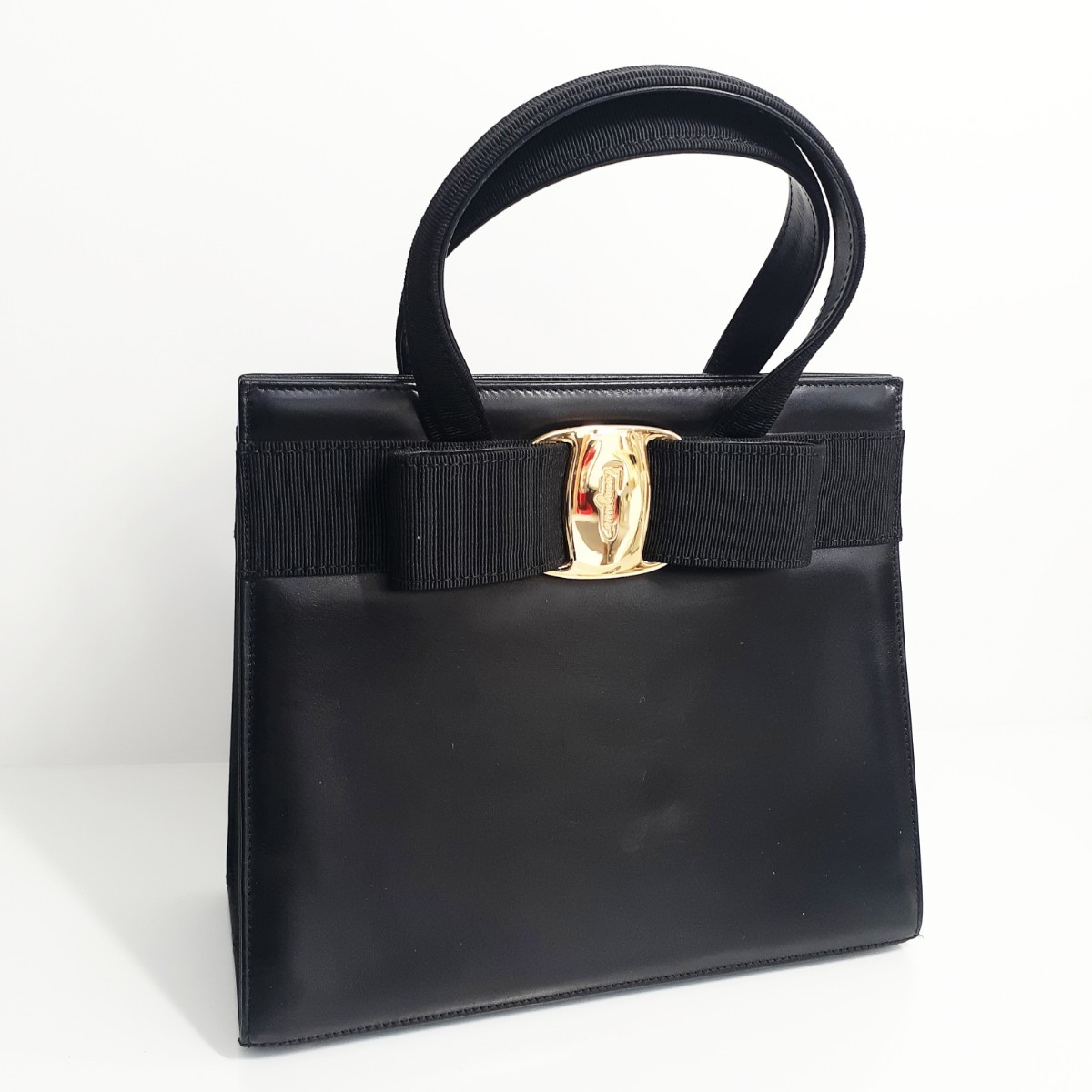 1円　Salvatore Ferragamo ハンドバッグ　 ヴァラリボン　ブラック　BA214178 サルヴァトーレ フェラガモ　レザー