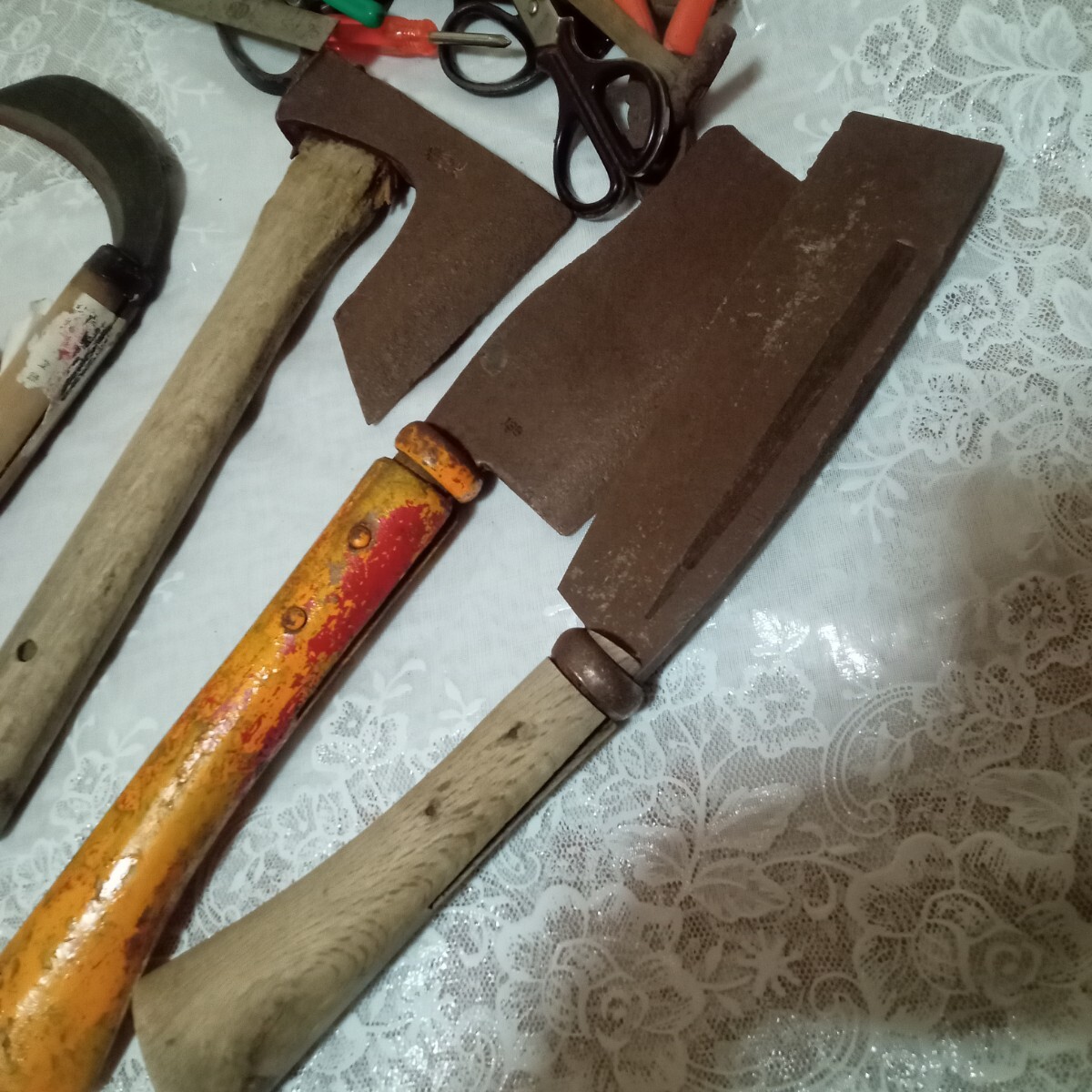 大鎌　古道具　13点セット古工具　ビンテージ 工具まとめ」 大工道具 鎌 古道具 斧 鉈 鉞 かま もさかり なた 金槌