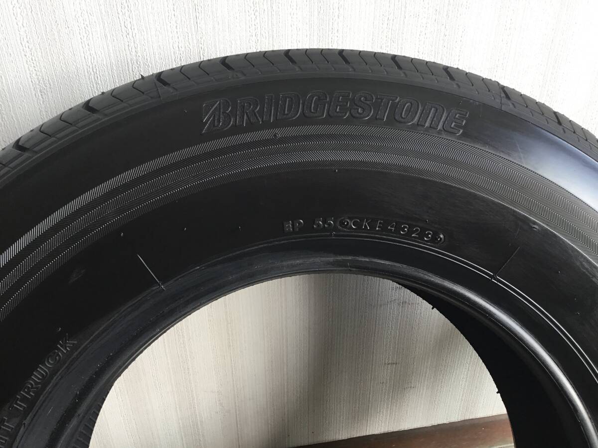 製造2023年43週目ほぼ新品195/80R15 107/105L ブリヂストン エコピア RD613バリ山 夏タイヤ ハイエース キャラバン４本セット_3