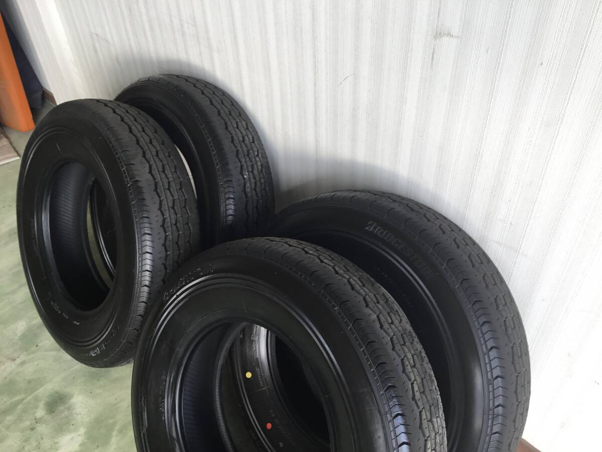 製造2023年43週目ほぼ新品195/80R15 107/105L ブリヂストン エコピア RD613バリ山 夏タイヤ ハイエース キャラバン４本セット_4