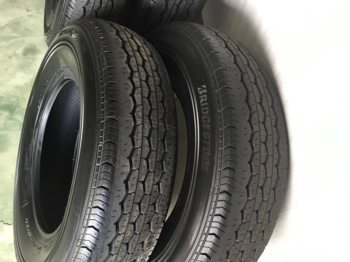 製造2023年43週目ほぼ新品195/80R15 107/105L ブリヂストン エコピア RD613バリ山 夏タイヤ ハイエース キャラバン４本セット_6