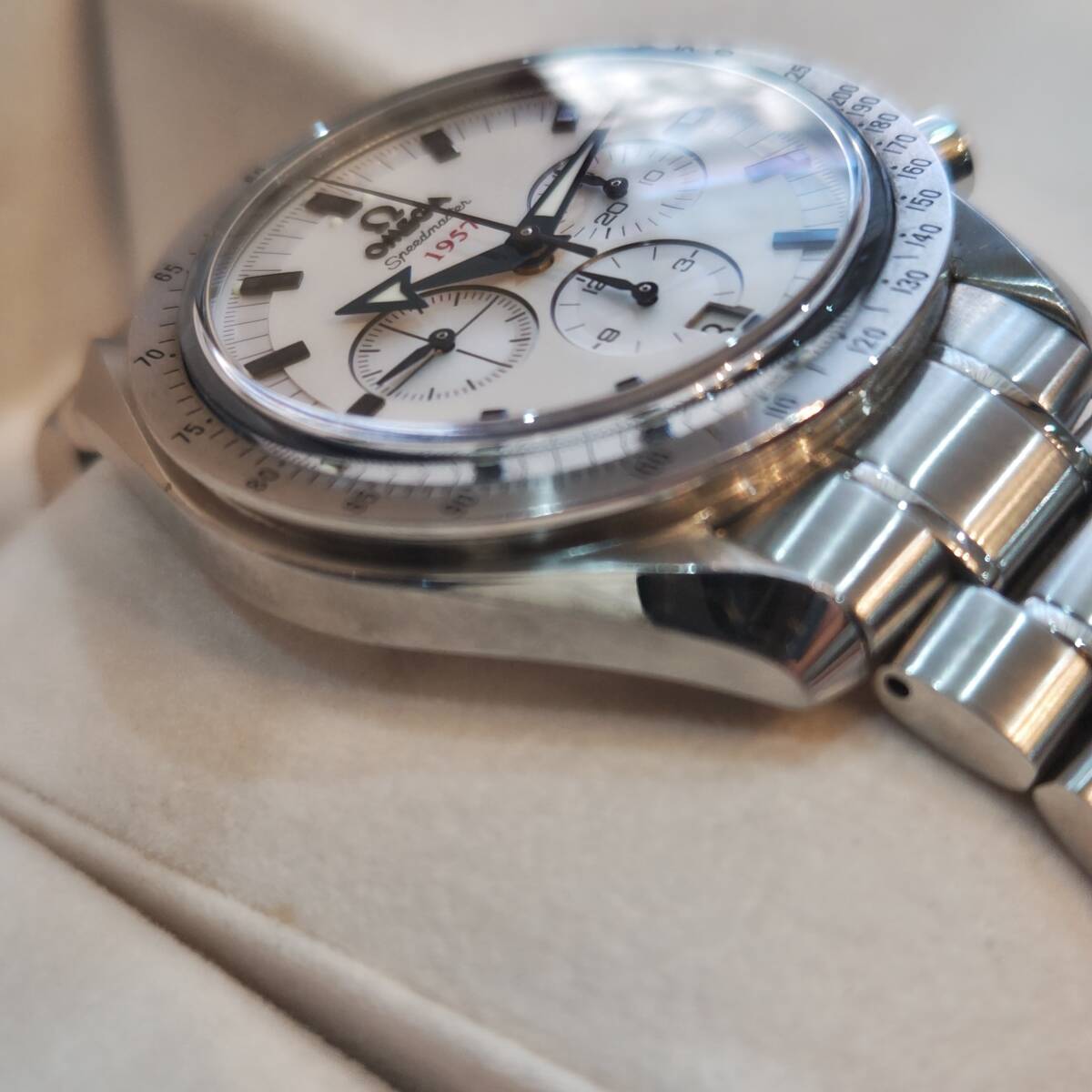 OMEGA オメガ スピードマスター ブロードアロー クロノグラフ 1957 コーアクシャル 321.10.42 シルバー文字盤 自動巻き 箱付き_5