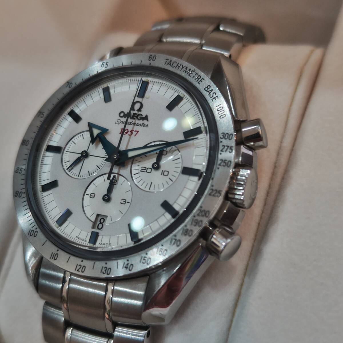 OMEGA オメガ スピードマスター ブロードアロー クロノグラフ 1957 コーアクシャル 321.10.42 シルバー文字盤 自動巻き 箱付き_9