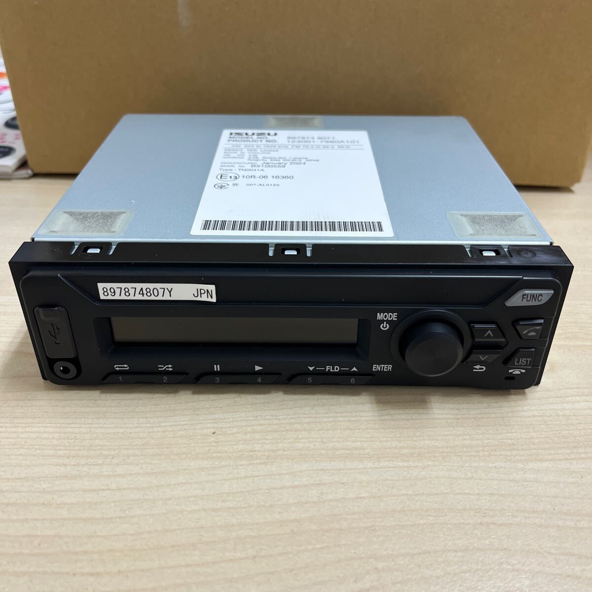 新車外し ISUZU純正 12V ラジオ USB Bluetooth いすゞ　トラック　カーオーディオ_1