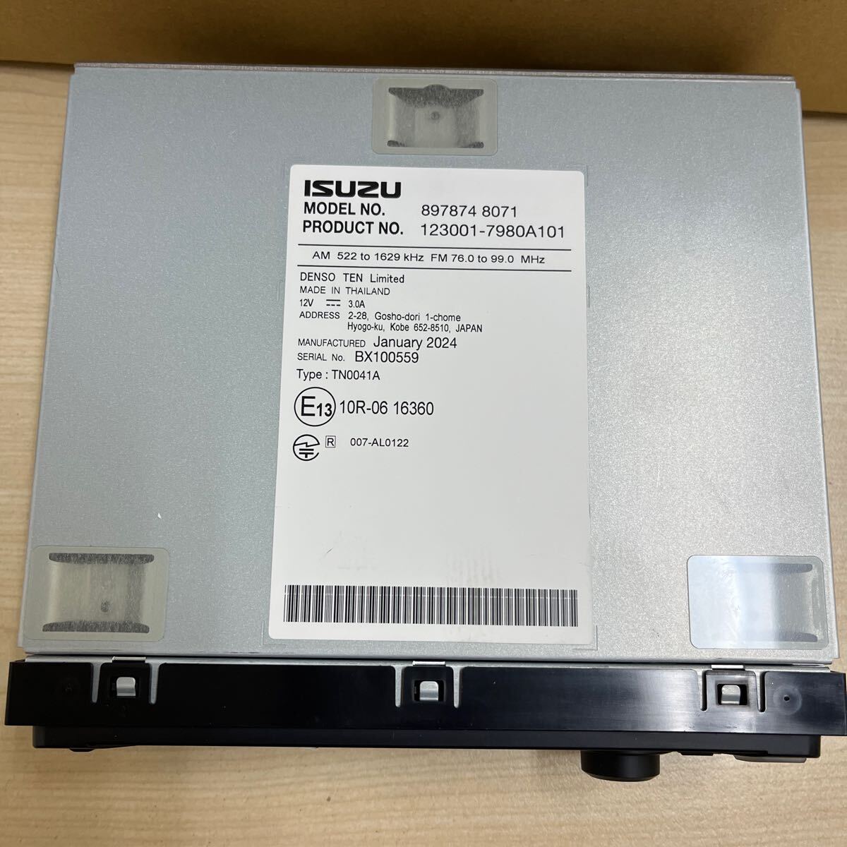 新車外し ISUZU純正 12V ラジオ USB Bluetooth いすゞ　トラック　カーオーディオ_2