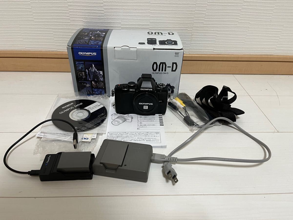 OLYMPUS OM-D E-M5 ボディ 充電付 OLYMPUS OM-D E-M5 ブラック(レンズ、フラッシュ等無し) USB充電器付