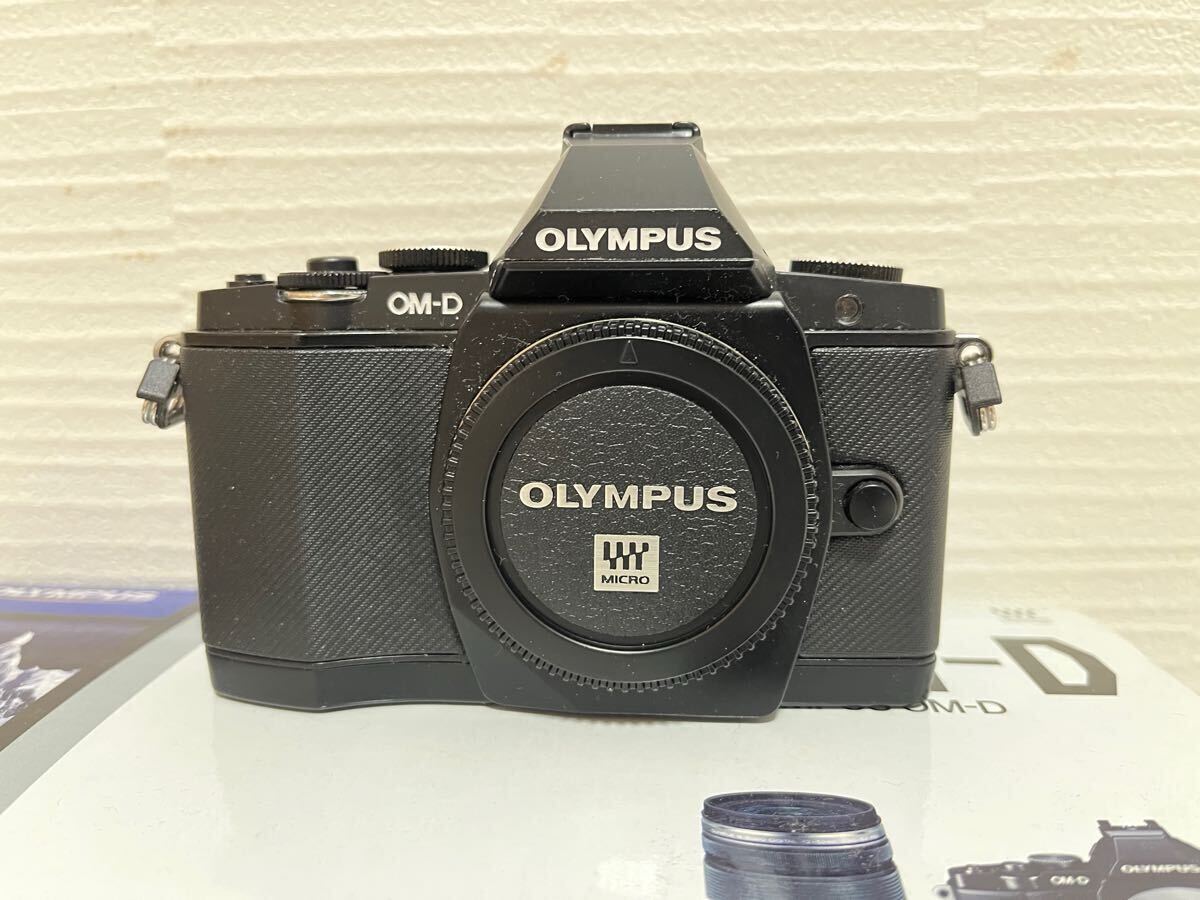 OLYMPUS OM-D E-M5 ブラック(レンズ、フラッシュ等無し) USB充電器付