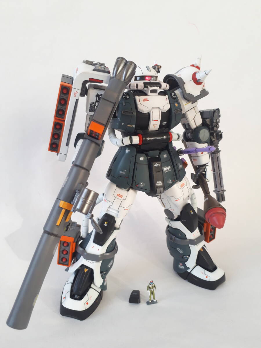 MG 1/100 ザクver.2.0 改修全塗装完成品 量産型ザクⅡver2.0MG1/100、改修、塗装換え、完成品 MG 1⁄100 量産