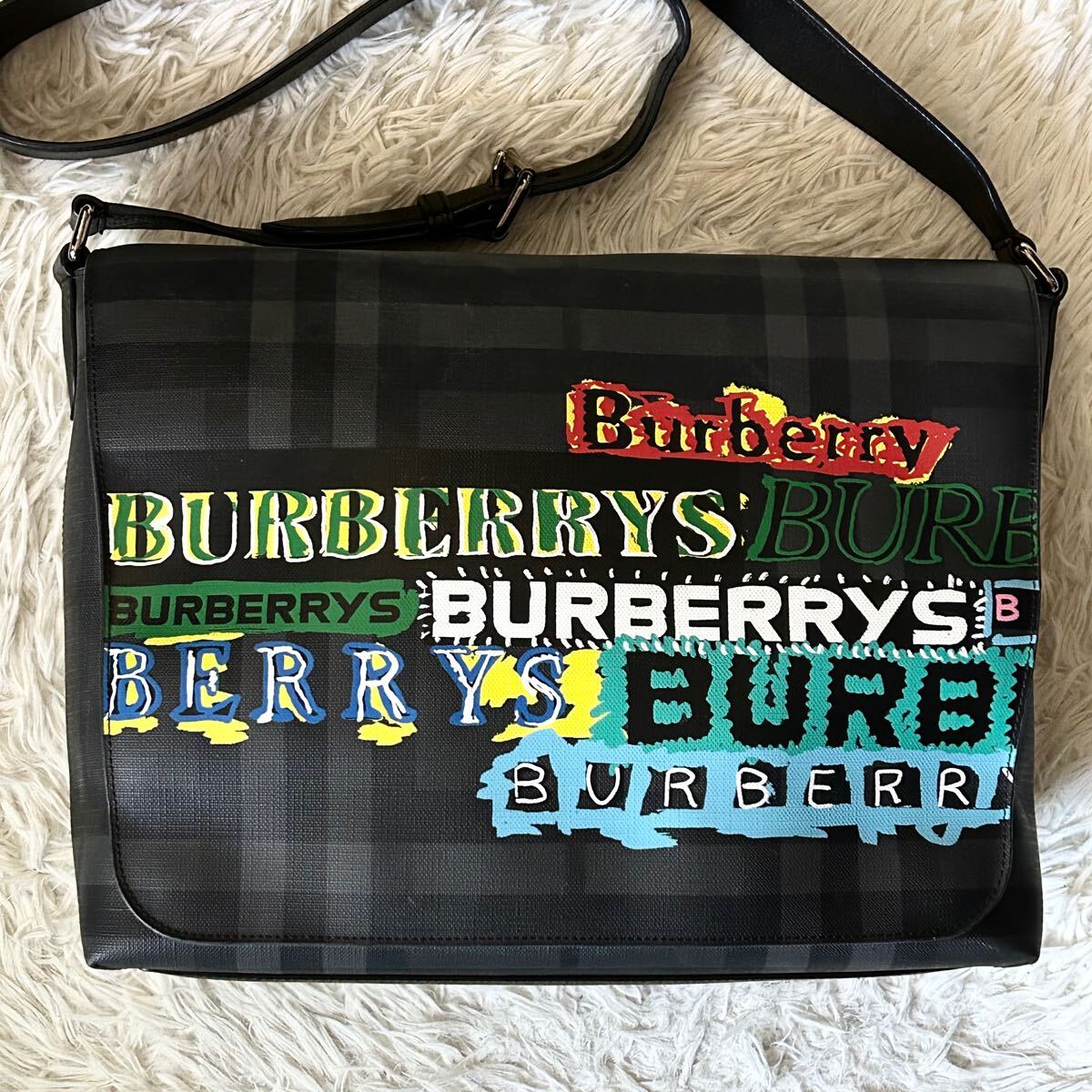 ○美品○BURBERRY バーバリー 近年モデル メッセンジャーバッグ 