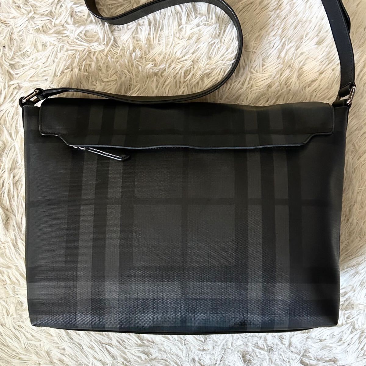○美品○BURBERRY バーバリー 近年モデル メッセンジャーバッグ 