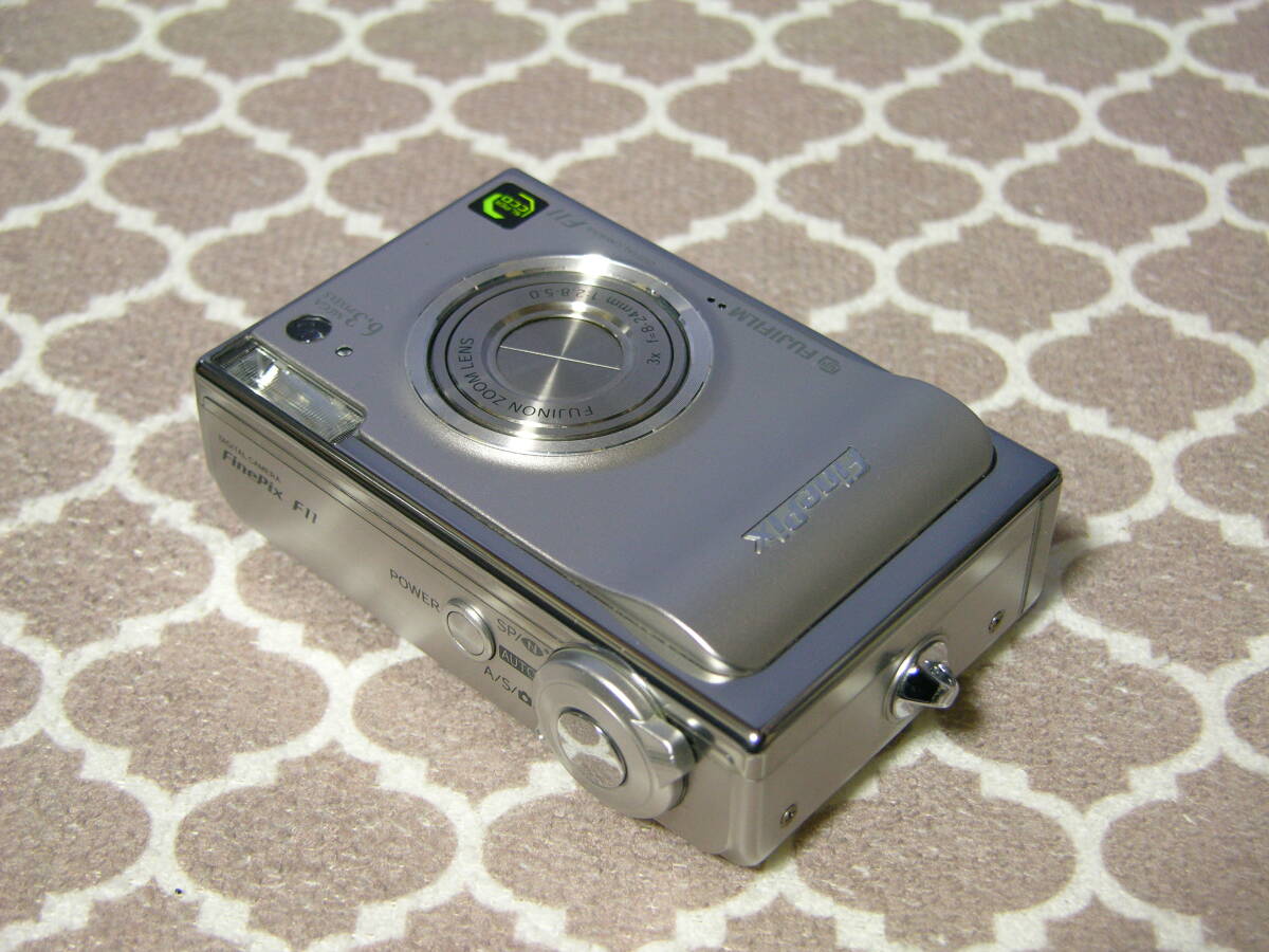 ☆オールドコンデジ☆フジフイルム・FUJIFILM・FinePix F11・中古良品