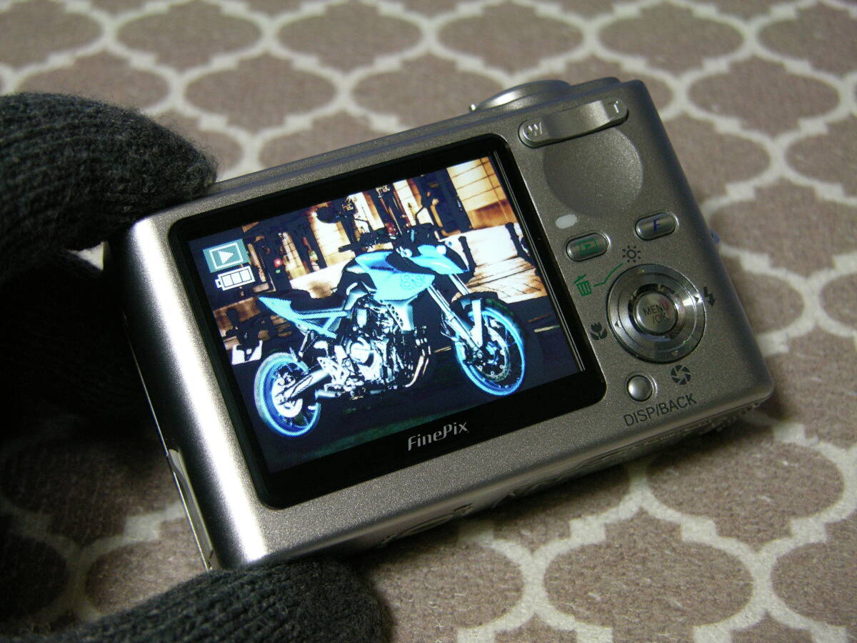 【名機】FUJIFILM FinePix F11 オールドデジカメ 動作確認済み オールドコンデジ】20年近く前のコンデジの実力は？スーパーCCD