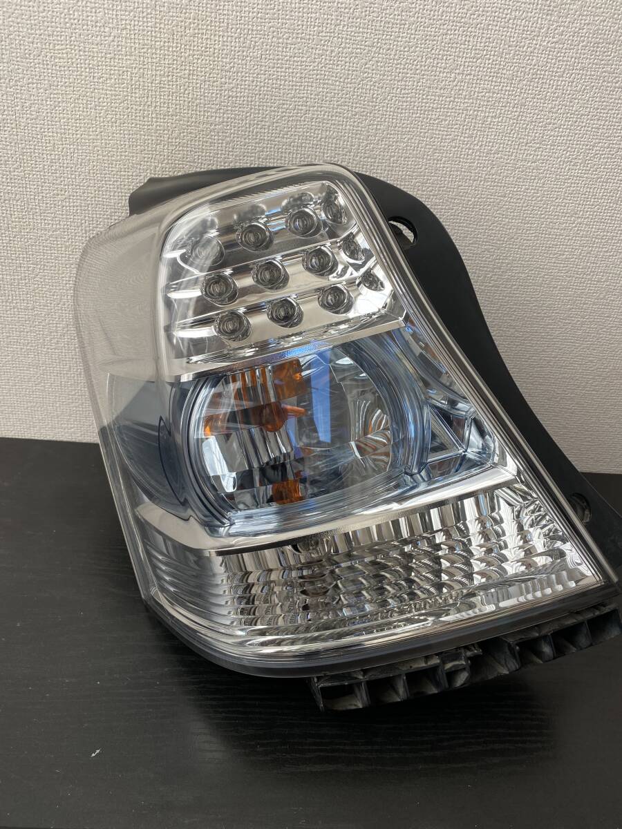 SAI AZK10 左テールランプ・テールライト S コイト 75-12 81560-75010