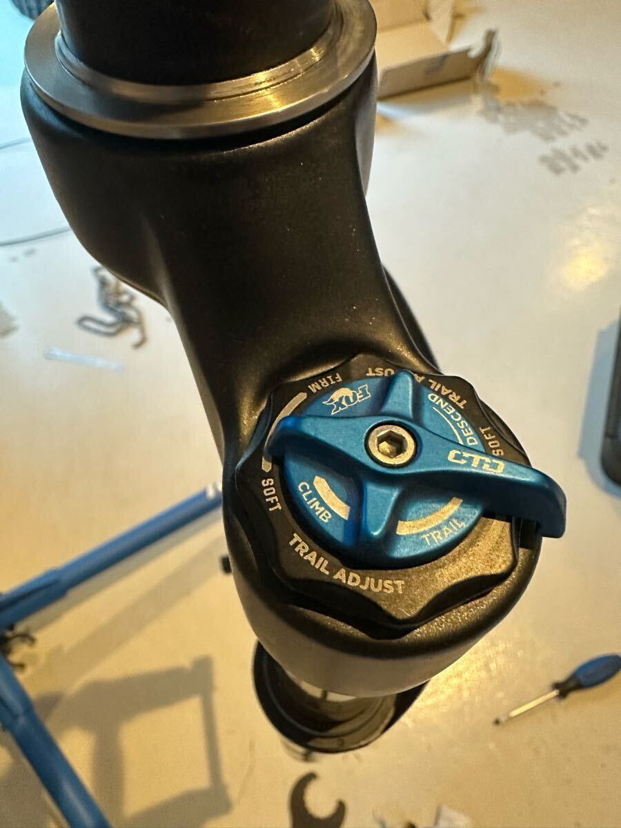 自転車 FOX エアサスペンションフォーク F-Series