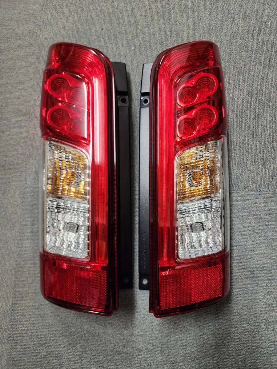 キャラバン NV350 純正テールランプ 後期 中古 【公式通販】