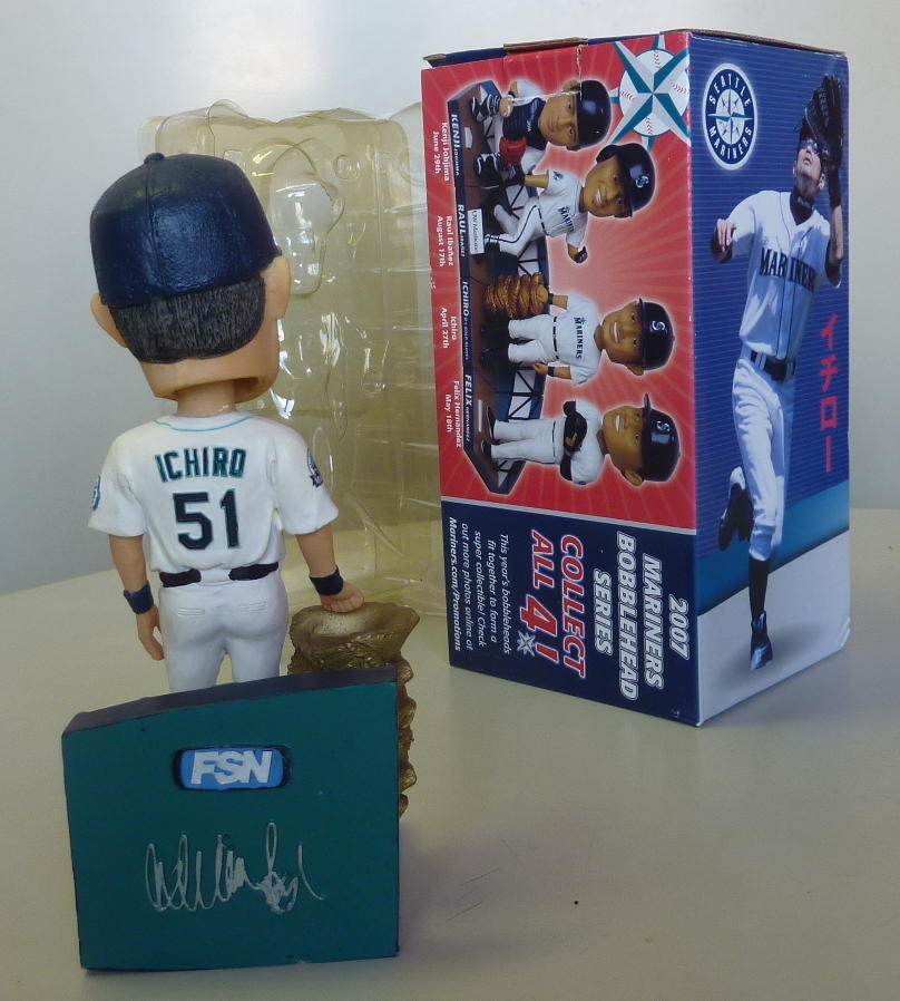 希少【イチロー】2007年 球場配布 ゴールドグラブ ボブルヘッド バブル