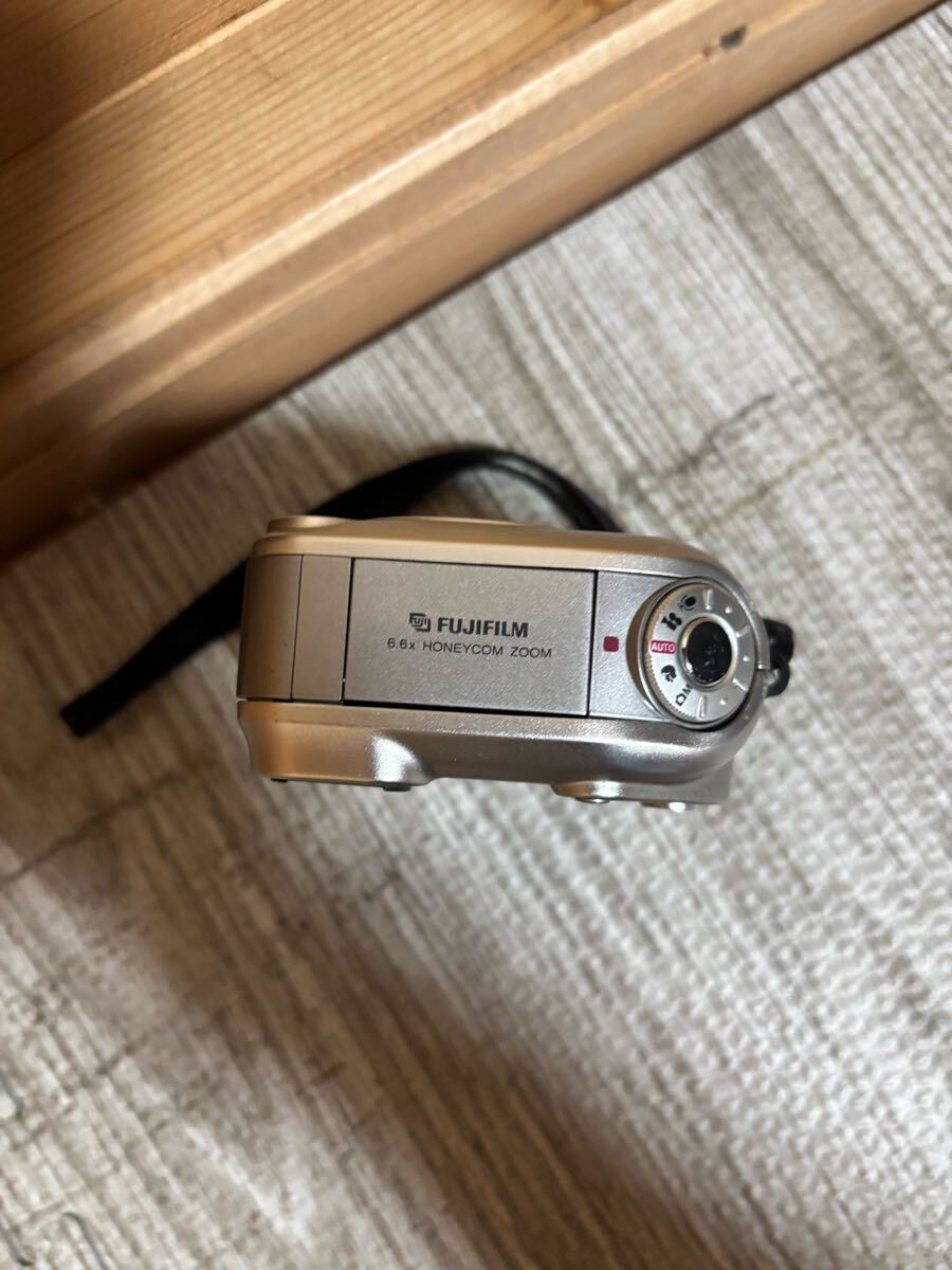 FUJIFILM FinePix F601 フジフィルム コンパクトデジタルカメラ 通電
