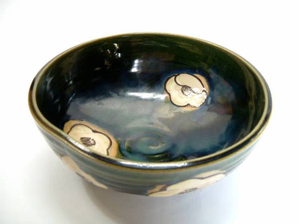 【100%新品，大人気】 鉢 古い織部梅紋中鉢 丸鉢 菓子鉢 花絵 太田 緑釉薬 古美術 時代物 骨董品(織部)｜売買されたオークション情報、yahooの商品情報をアーカイブ公開 - オークファン 美濃