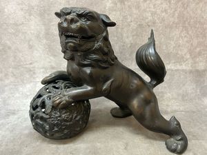 鉄製 置物 玉獅子の値段と価格推移は？｜1件の売買データから鉄製 置物