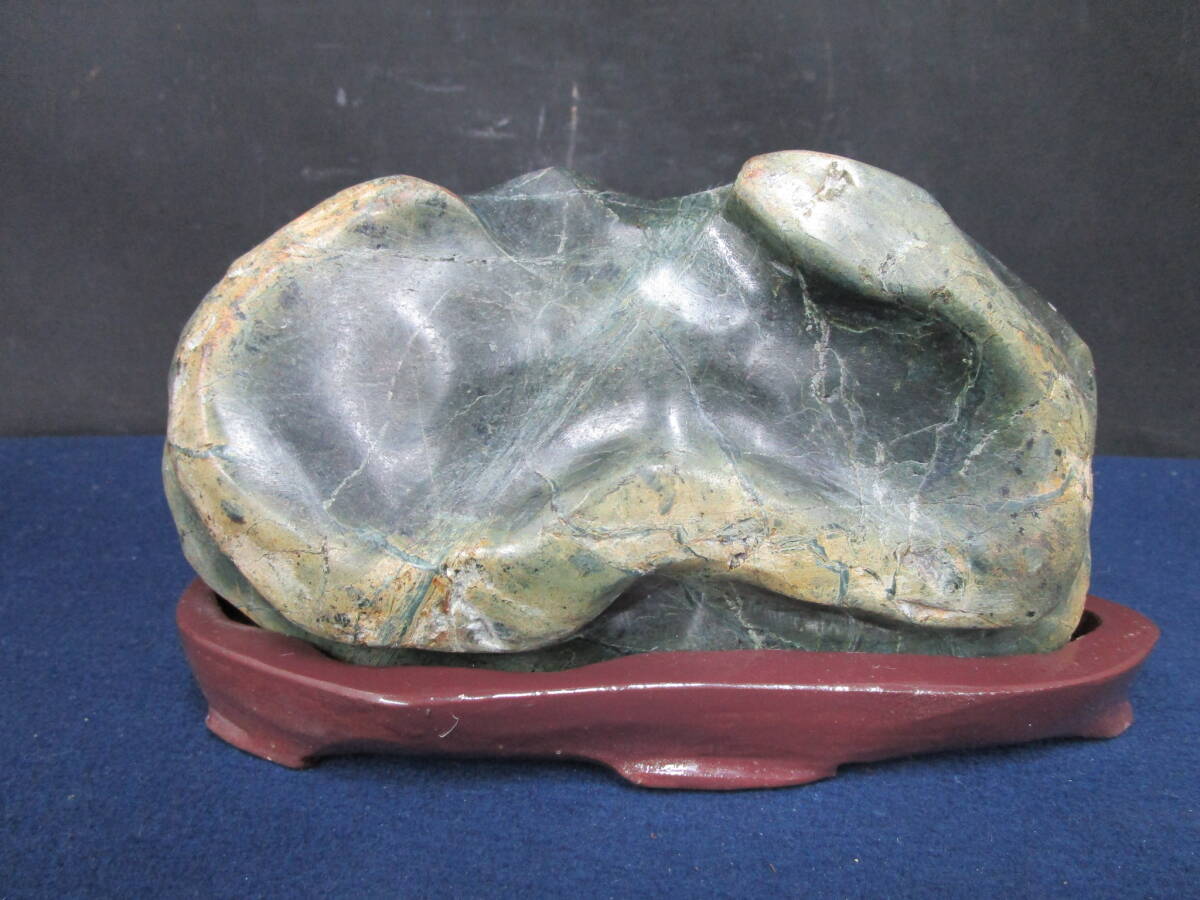 Ｔ２１０　愛石家　美石・盆石放出品　蛇石　台付き　縁起物　干支　金運　水石　盆石　鑑賞石_1