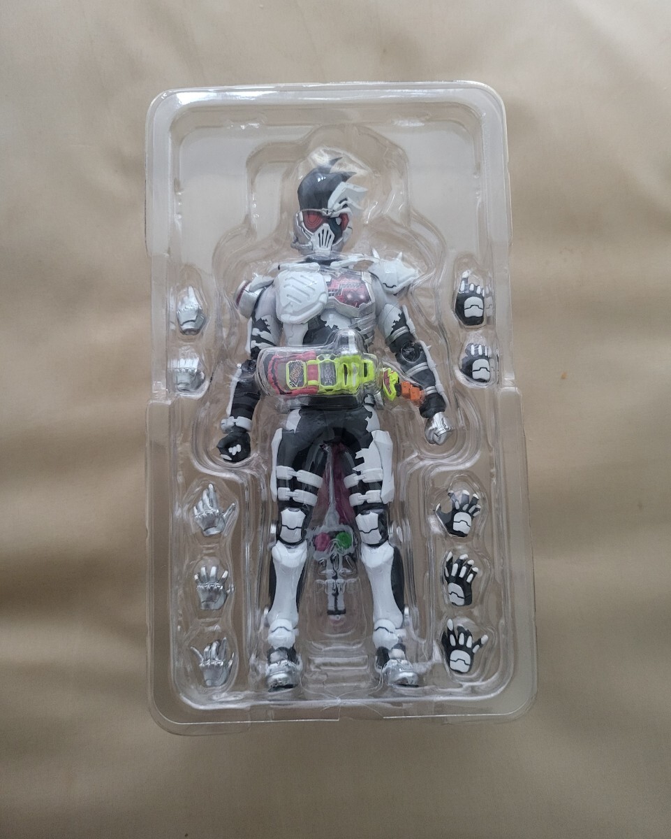 S.H.Figuarts 仮面ライダーゲンム ゾンビアクションゲーマー レベルX-0_2