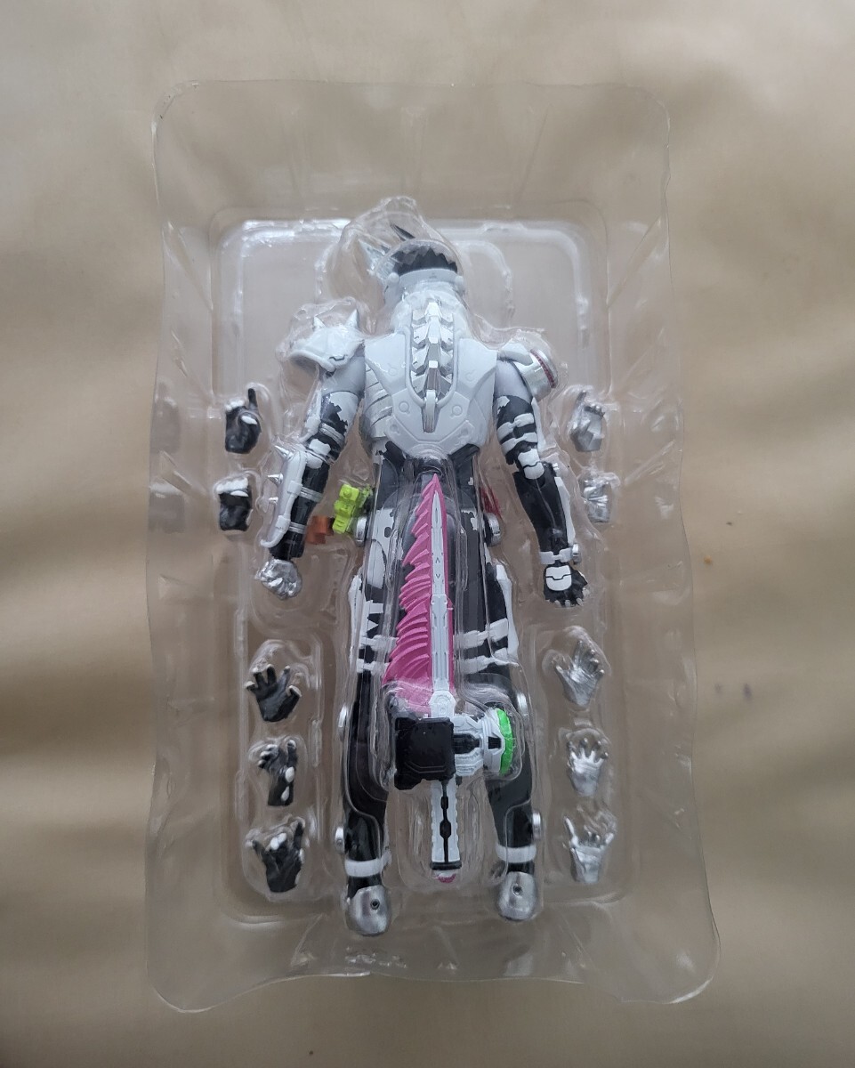 S.H.Figuarts 仮面ライダーゲンム ゾンビアクションゲーマー レベルX-0_3