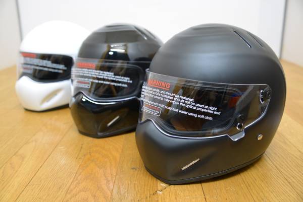 写真] thumbnail_SIMPSON_M30 │ 【映画人的ヘルメットレビュー】SIMPSON M30はダークヒーロー気分にひたれる、クラシックでちょいワル風なフルフェイスだ!│WEBヤングマシン｜新車バイクニュース 早い者勝ち！！シンプソン フルフェイスヘルメット