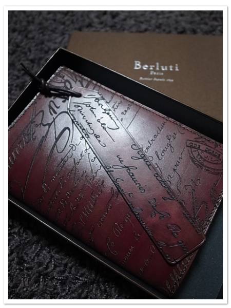 ベルルッティの手帳 壊す 