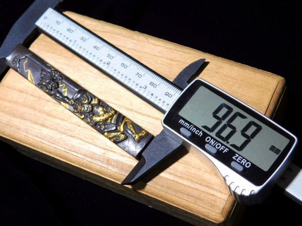 所載品同手 杢目金小柄 羅城門の鬼伝説図 平安武士渡辺綱 茨木童子 桐箱入り 木目金 江戸時代金工 グリ彫り 太刀 拵 鐔 鍔_9