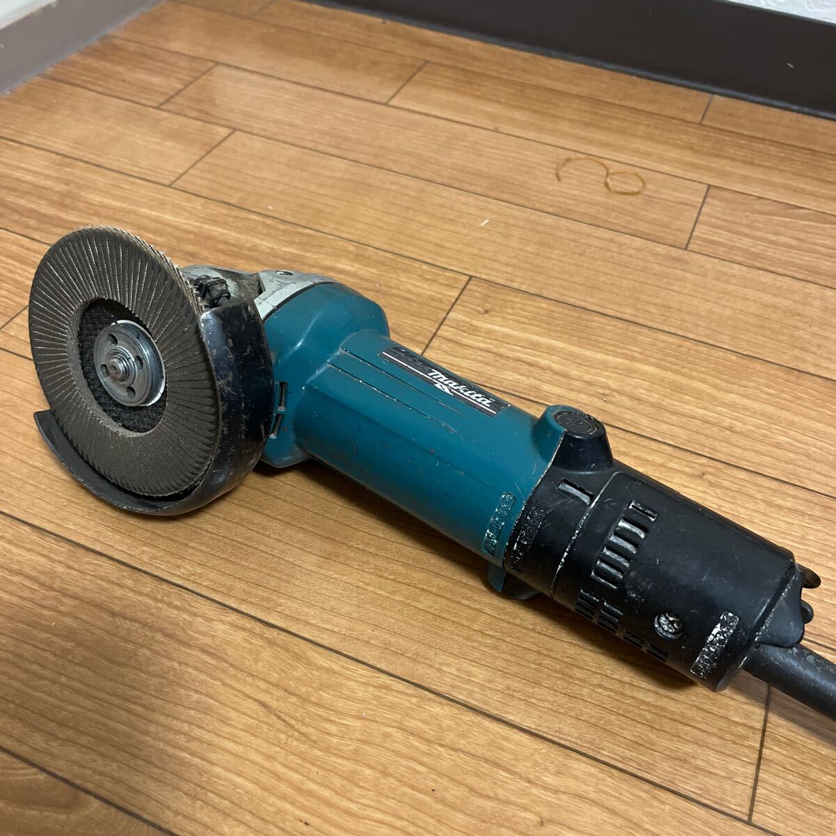 マキタ ディスクグラインダ 9533B 電動工具_2