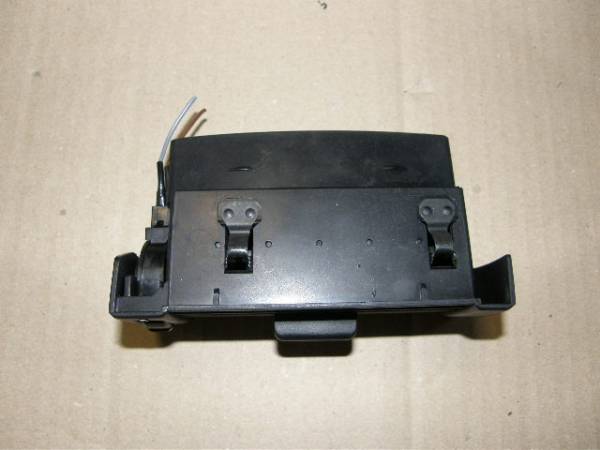 メルセデス　w124 エアコン吹き出し口(右ハンドル用) 中古美品　供給終了品 日本全国の正規取扱店 ベンツW124 左エアコン吹き出し口中古品