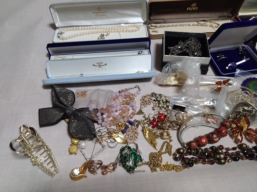 アクセサリーなど☆まとめて　イミテーション　ジャンク品扱い_2