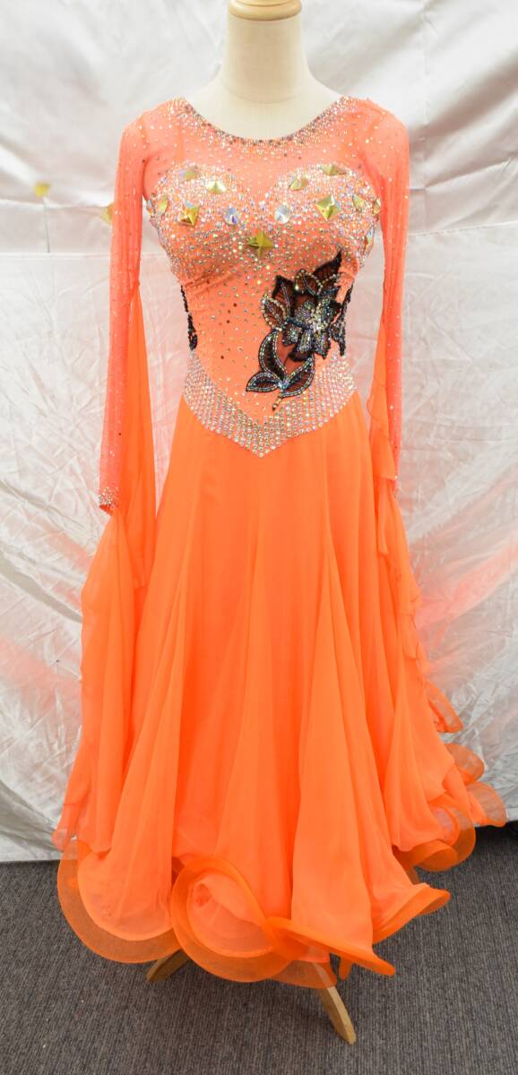 ワンピースドレスの情報