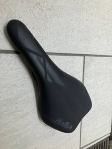 美品　完成車外し　セライタリア　X3　selle italia ロードバイク　クロスバイク　グラベ