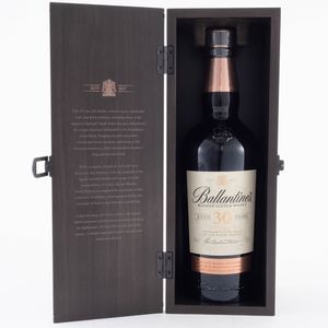 【新品未開封】バランタイン 30年 箱付き Amazon.co.jp: バランタイン 30年 現行ボトル 木箱入り 700ml [並行