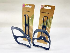 未使用品 メリダ MERIDA エアロカーボンボトルケージ 2個セット ブラック