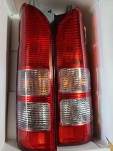 未使用! 少し訳あり! 格安スタート 200系ハイエース 純正風 社外テールランプ 補修ベース