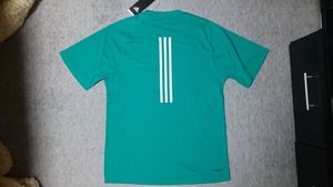 ☆新品・未使用　adidas　アディダス　半袖Tシャツ　FREELIFT　サイズM！