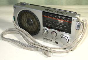 東芝　RP-S7　AM / FM　レシーバー　　単三電池仕様　　オールドラジオ　　　　中古