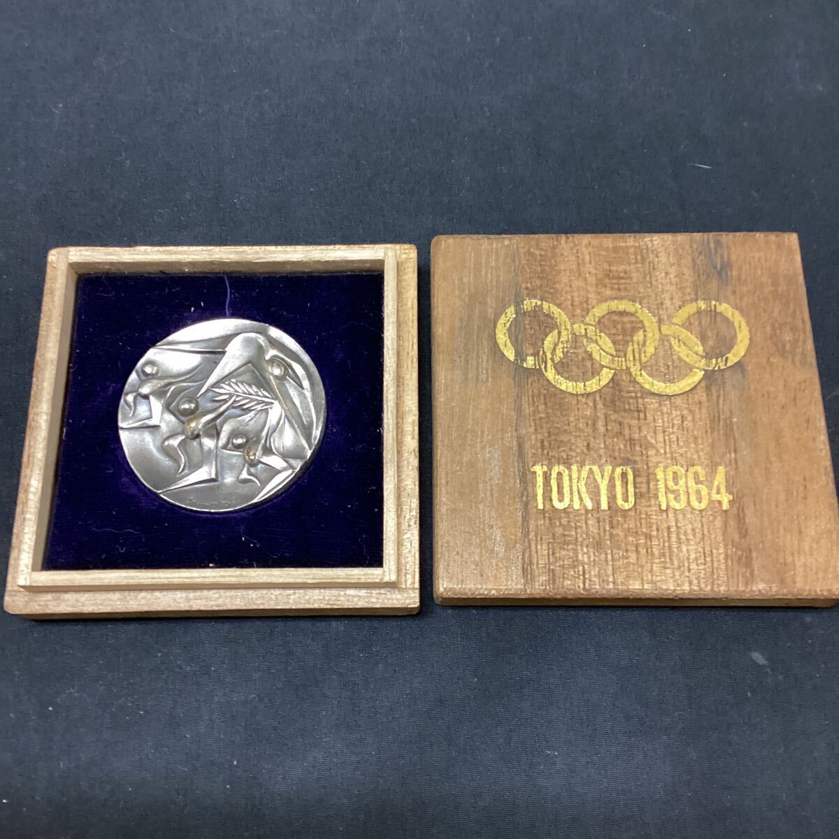 1964東京オリンピック記念メダルの値段と価格推移は？｜2件の売買