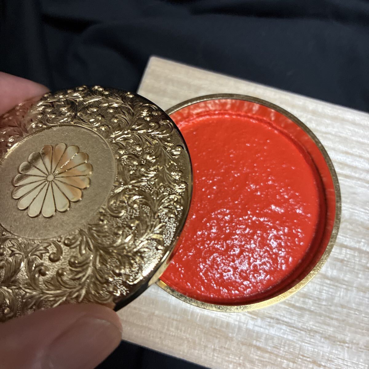 24KGP 朱肉 ゴールド 菊紋 アンティーク 菊の御紋 朱肉ケース 朱肉入れ