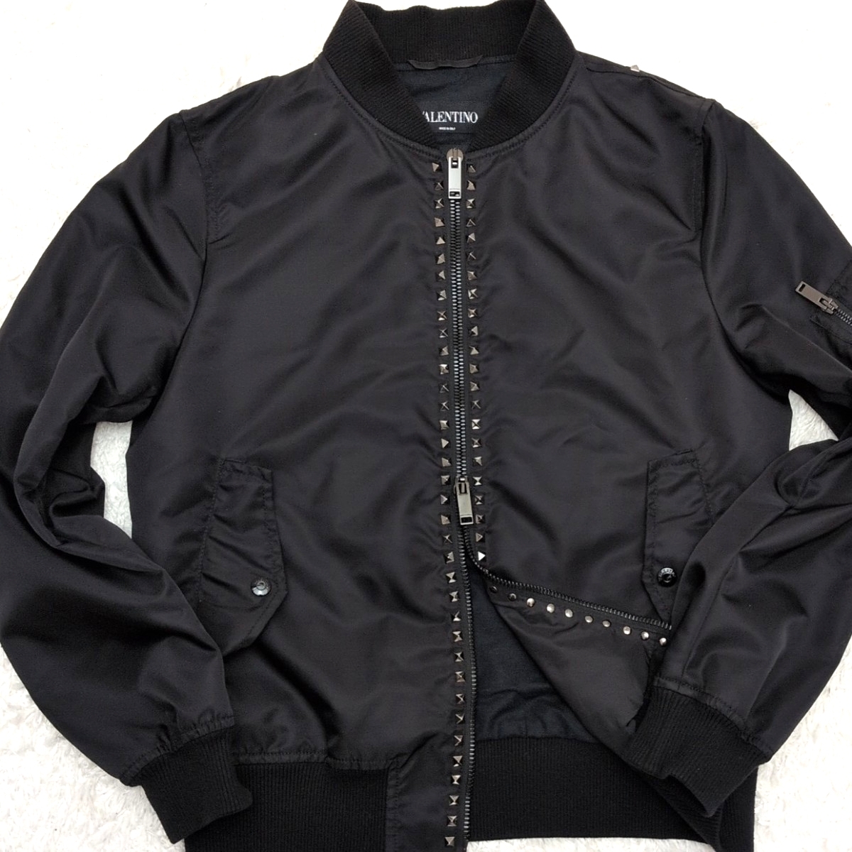 ヴァレンティノ　ロックスタッズ　MA-1ブルゾン　ジャケット 極美品 L】ヴァレンティノ VALENTINO ロックスタッズ ボンバー