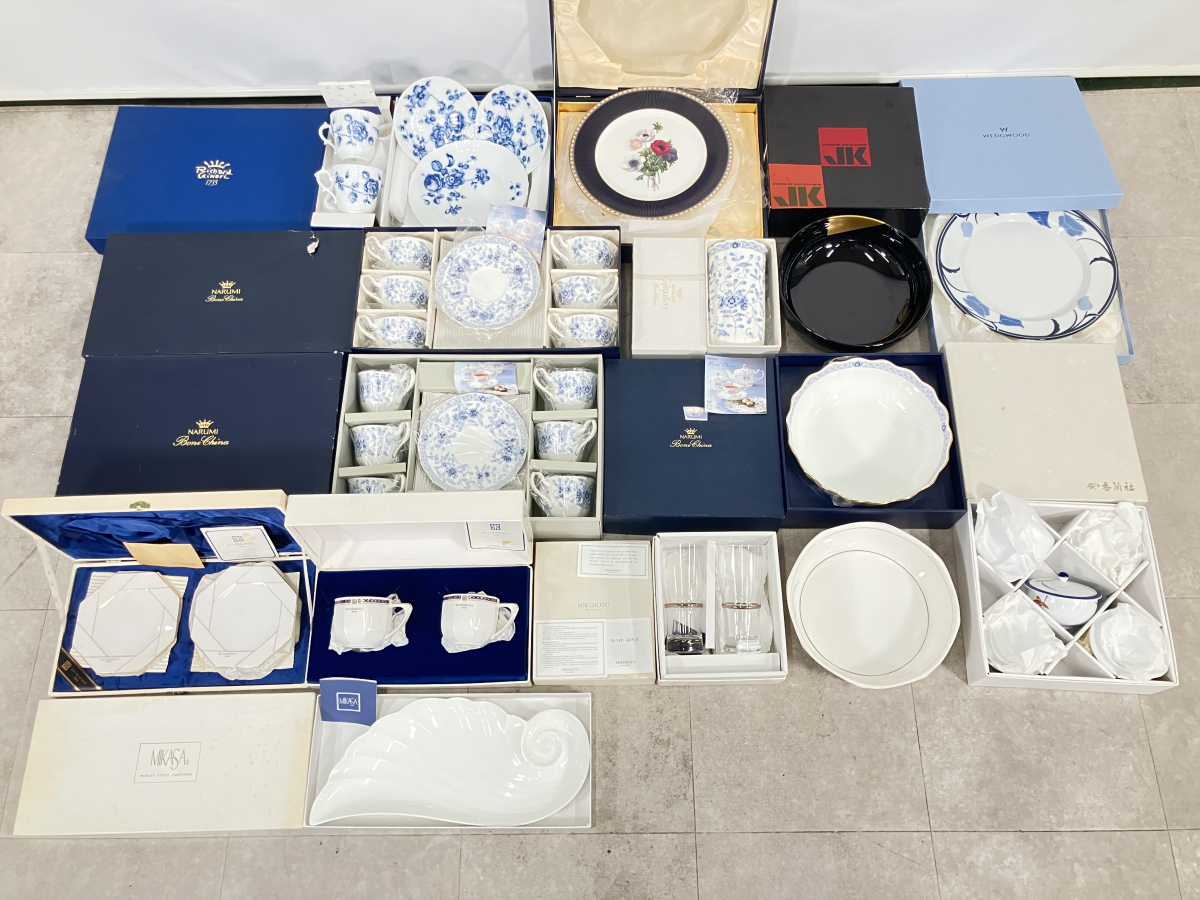 GIVENCHY 食器の値段と価格推移は？｜52件の売買データからGIVENCHY