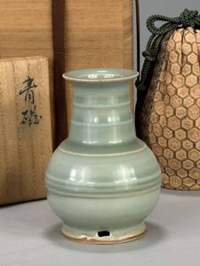 青磁 花瓶 宋元時代 高さ約27.2cm 宋 青磁のYahoo!オークション(旧ヤフオク!)の相場・価格を見る｜Yahoo