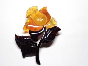 べっ甲 薔薇 ブローチの値段と価格推移は？｜2件の売買データから
